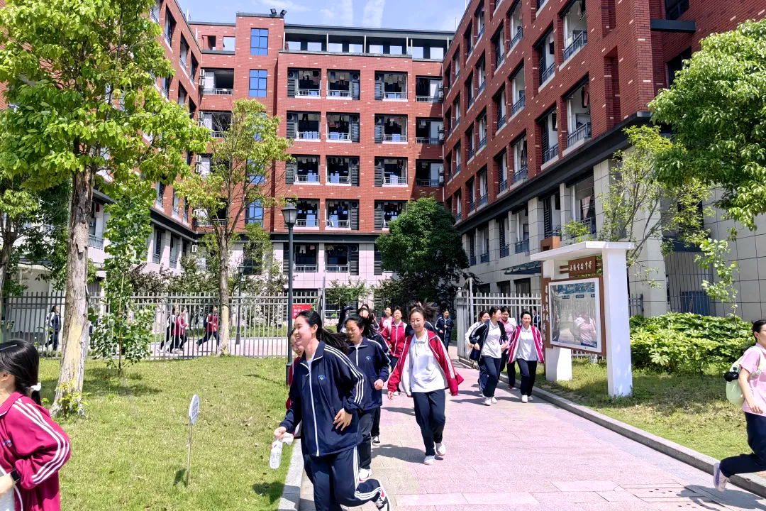涪陵分中心為涪陵實驗中學校開展“5?12 防災減災”主題活動