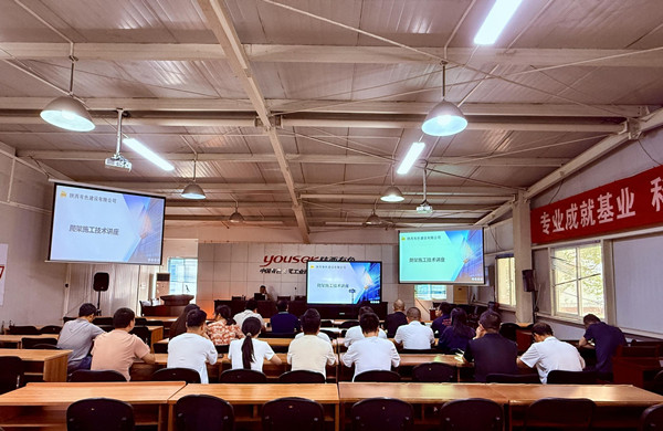 公司開(kāi)展爬架與吊籃施工技術(shù)  專題培訓(xùn)